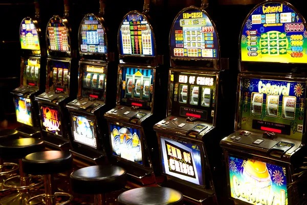 lae toto mobile app interface showing sportsbook and casino games